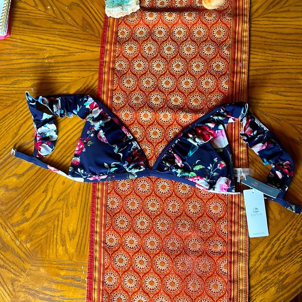 NWT Cupshe Navy Blue Floral Ruffle Bikini Top Medium